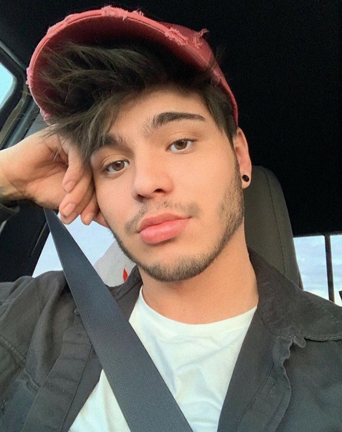 <em>Aaron Suárez</em>